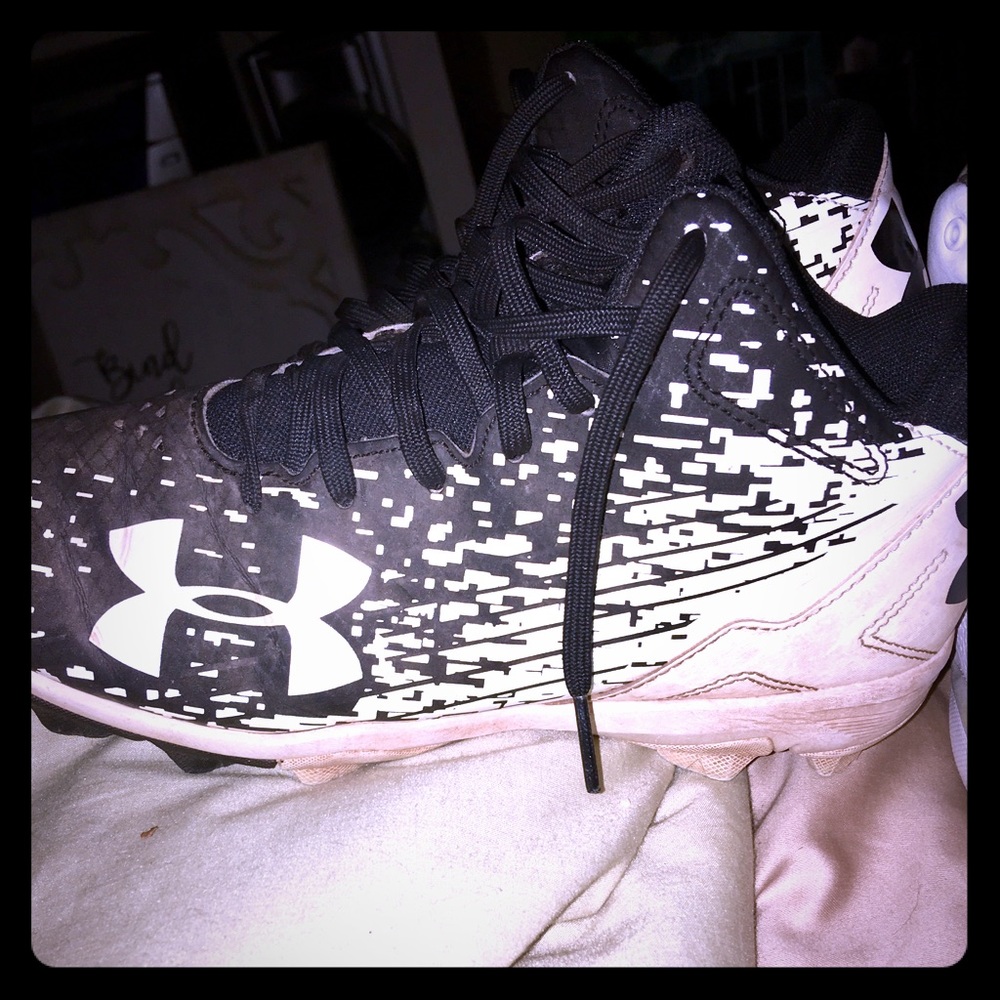 UNDER ARMOR CLEATS